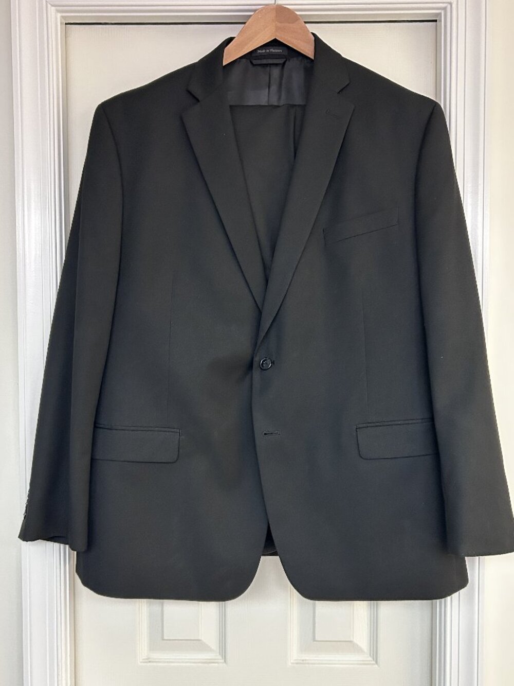 Van Heusen Men's Black Suit 46R Single Button Notch Lapel Jacket & Pants 46R